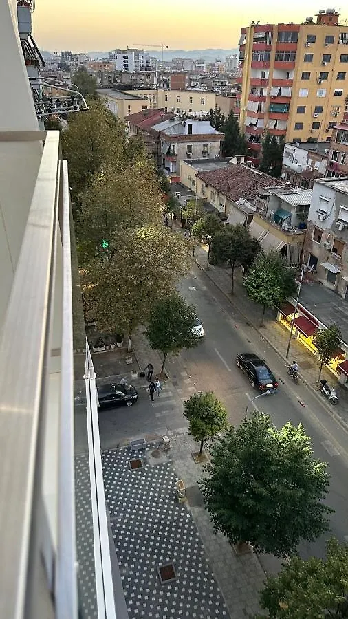 Urban Serenity City Skyline View Apartment 1 تيرانا