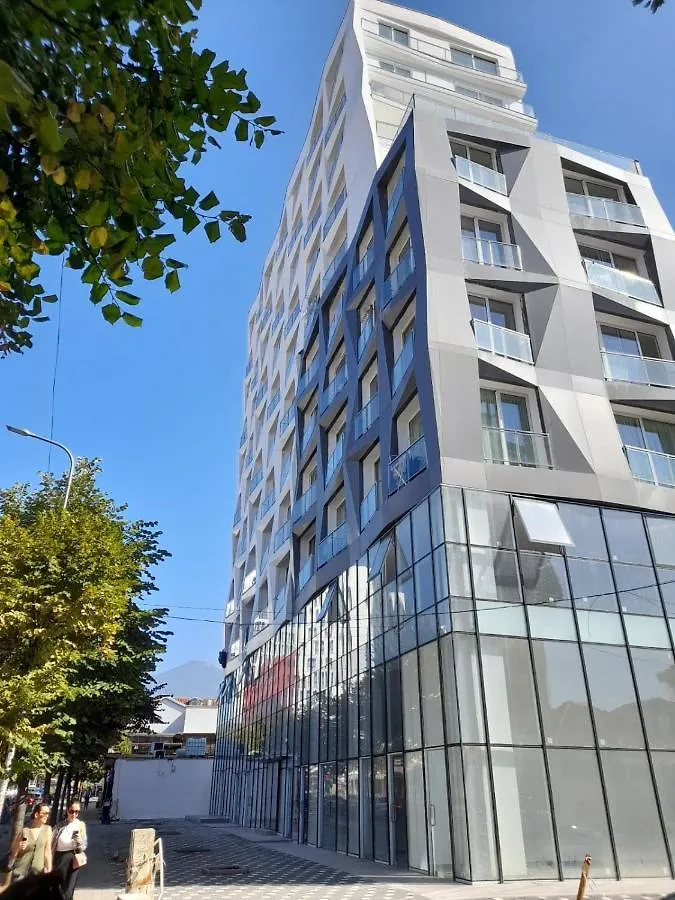 Urban Serenity City Skyline View Apartment 1 تيرانا ألبانيا