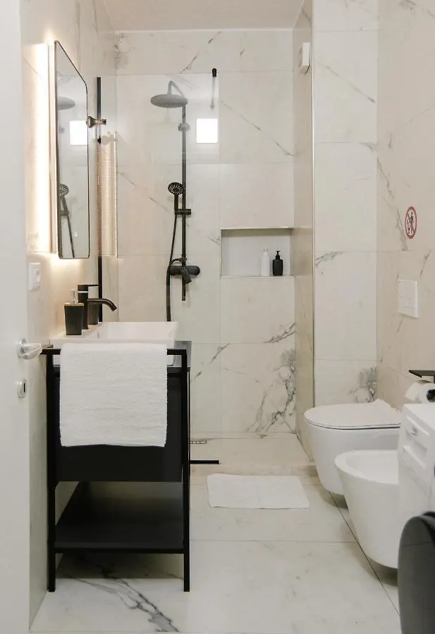 Urban Serenity City Skyline View Apartment 1 تيرانا ألبانيا