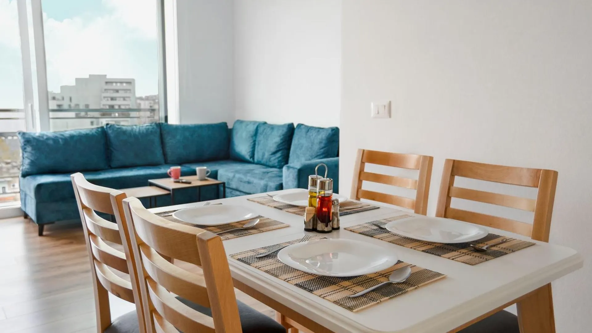 Urban Serenity City Skyline View Apartment 1 تيرانا