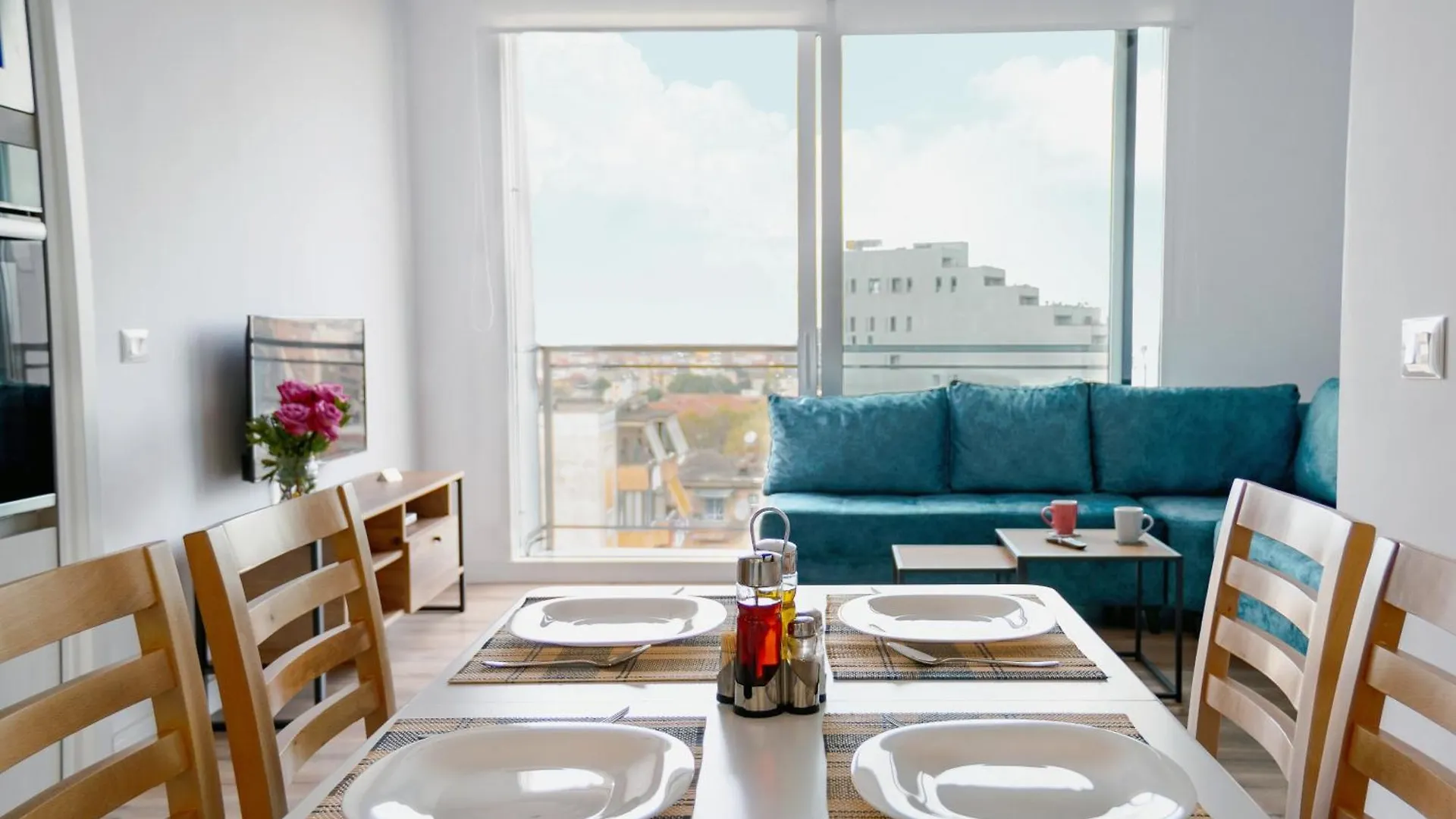 Urban Serenity City Skyline View Apartment 1 تيرانا