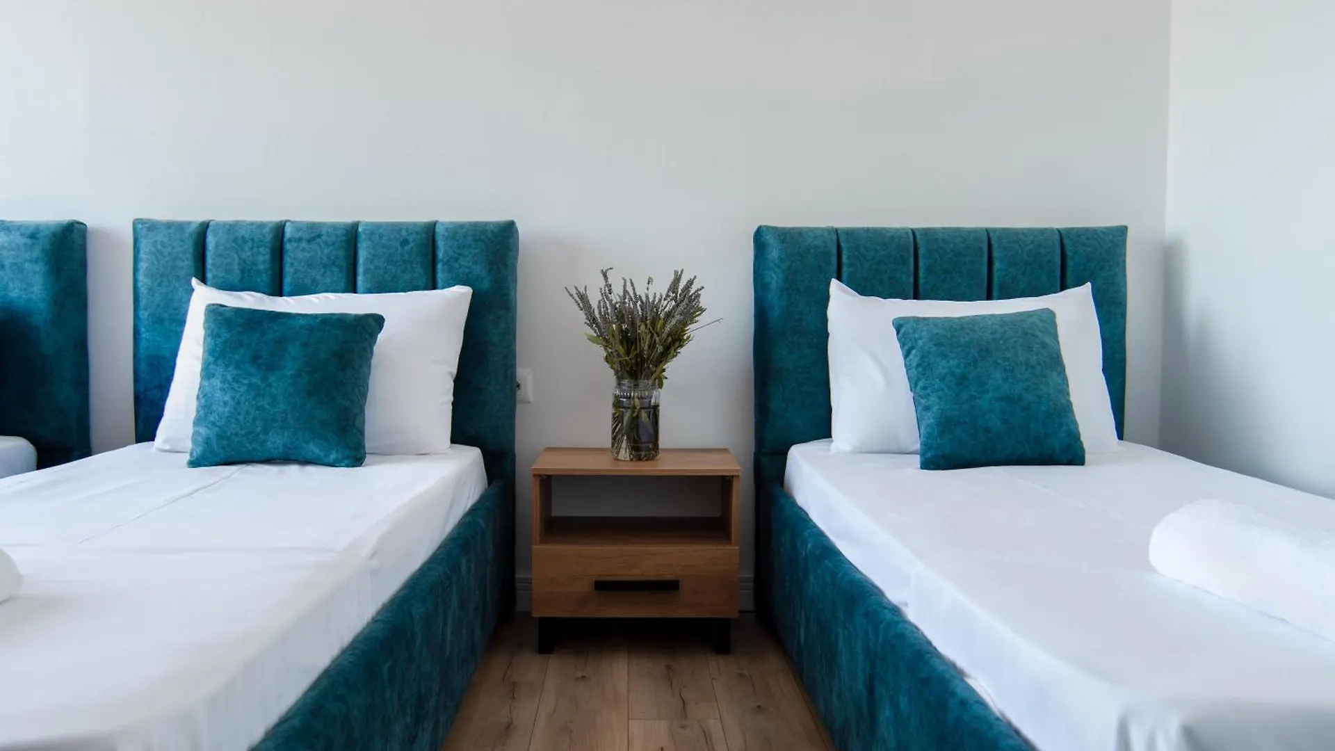 Urban Serenity City Skyline View Apartment 1 تيرانا