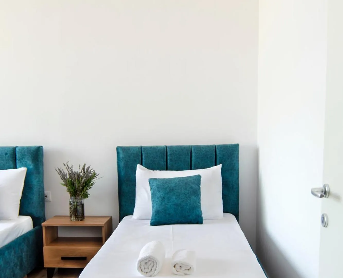 Urban Serenity City Skyline View Apartment 1 تيرانا